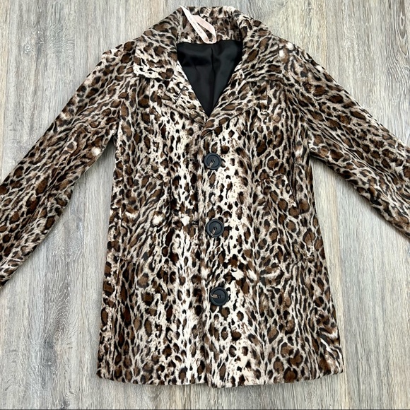 Bailey 44 Cheetah Button up Coat - Picture 11 of 15